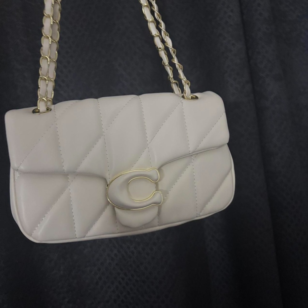 Elegant Cream Quilted Shoulder Bag